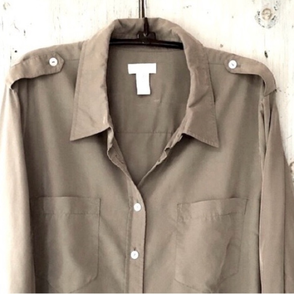 Chico’s khaki/olive long-sleeve shirt with epaulettes and front patch pockets
